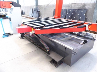 剪板機自動送料機